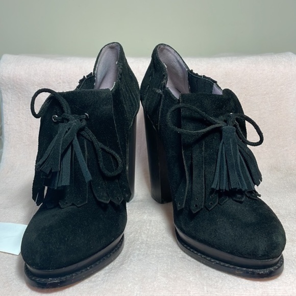 NWT Charles David Black Suede Tassel Fringe Block Heel Pumps Size 7 - Picture 3 of 12